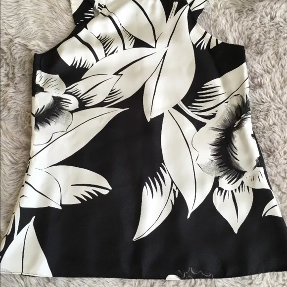 White House Black Market silk floral blouse 0 - Picture 4 of 8